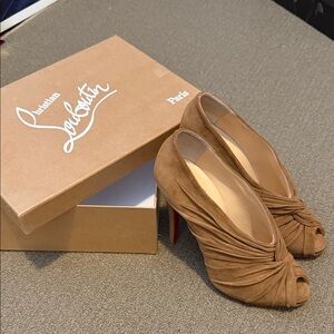 Christian Louboutin Manchon 120 Suede Royal - Camel Knotted Peep-Toe Pumps